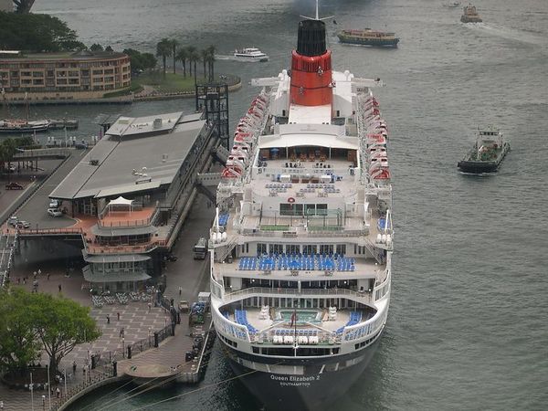 queen elizabeth 2
