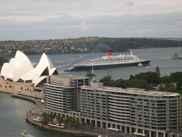 queen elizabeth 2